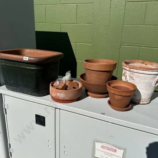 3 Planters and tray