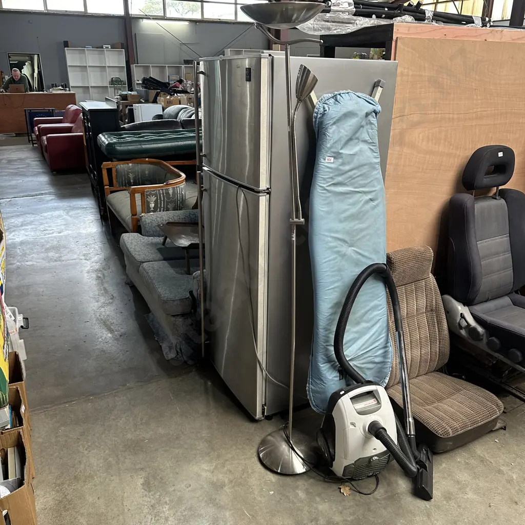 Vacuum cleaner, ironing board and lamp Image 1++