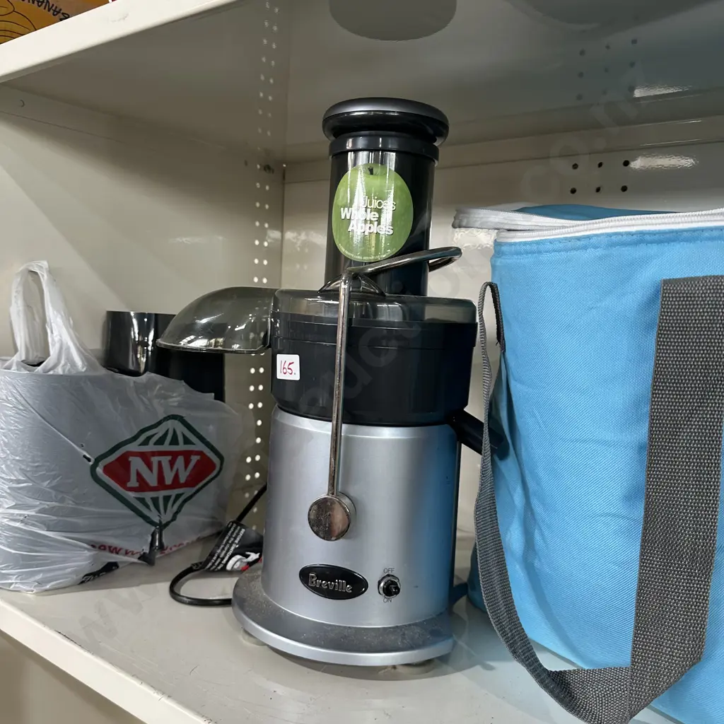 Breville Juicer and bag. Image 1++