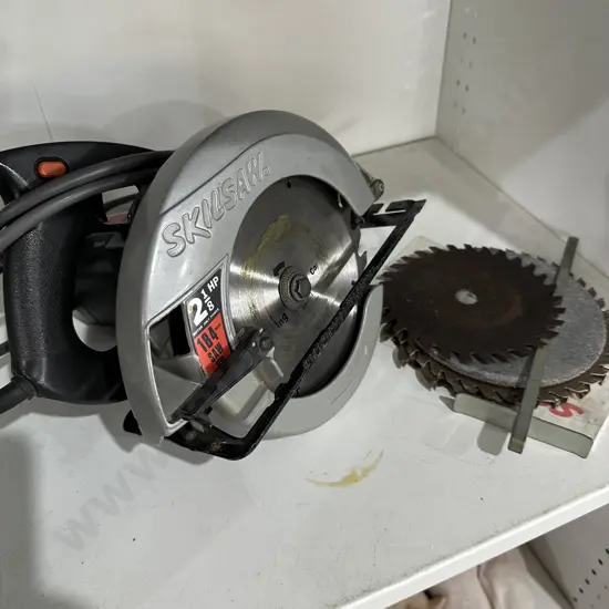 Skill saw and spare blades