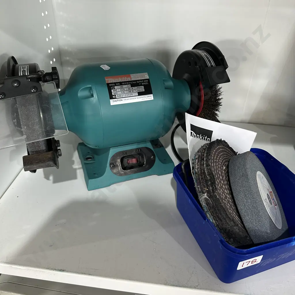Makita bench grinder and accessories Image 1++
