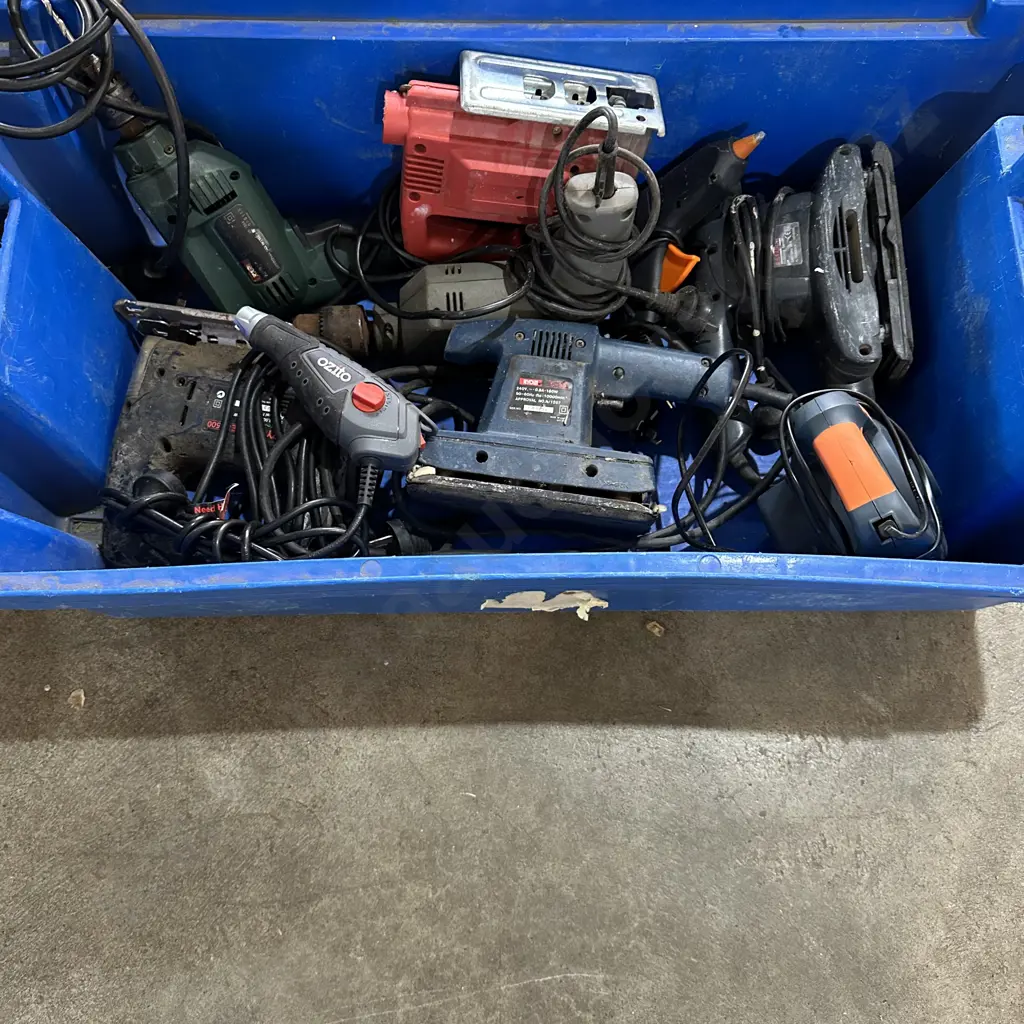 Bin of tools Image 1++