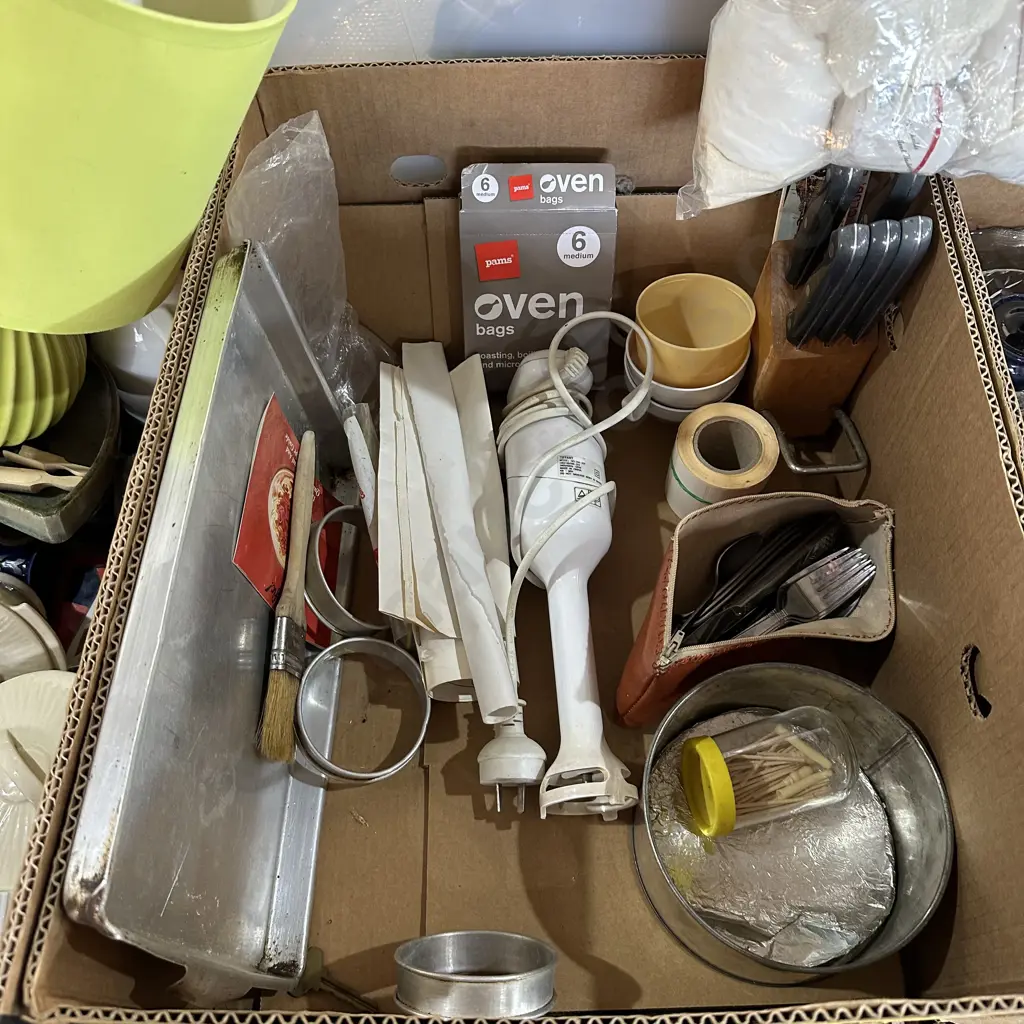 cuttlery and whizz stick etc Image 1++