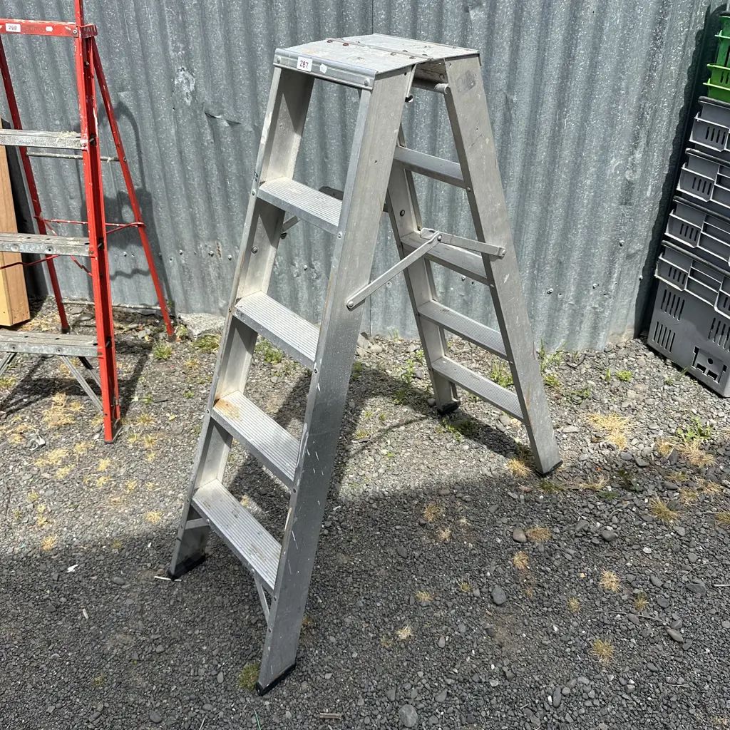 step ladder Image 1++