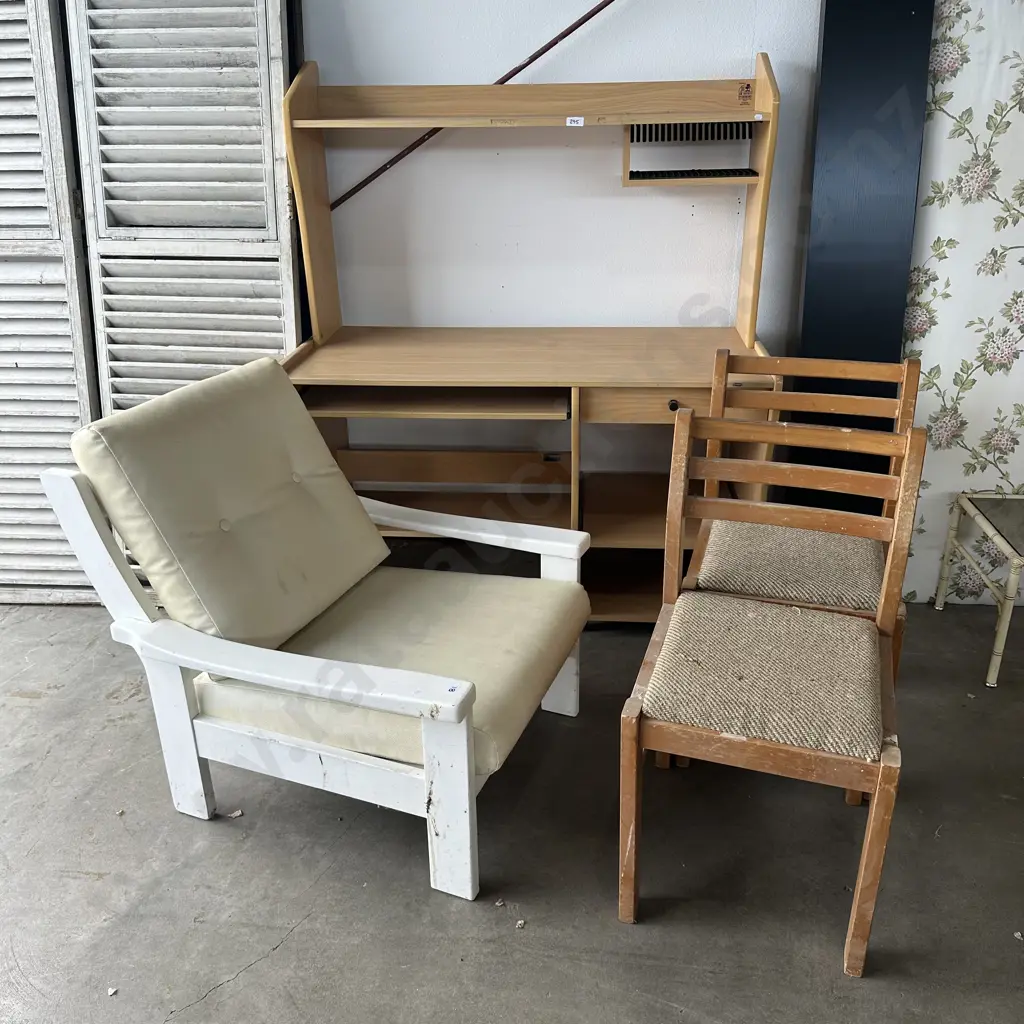 desk and chairs Image 1++