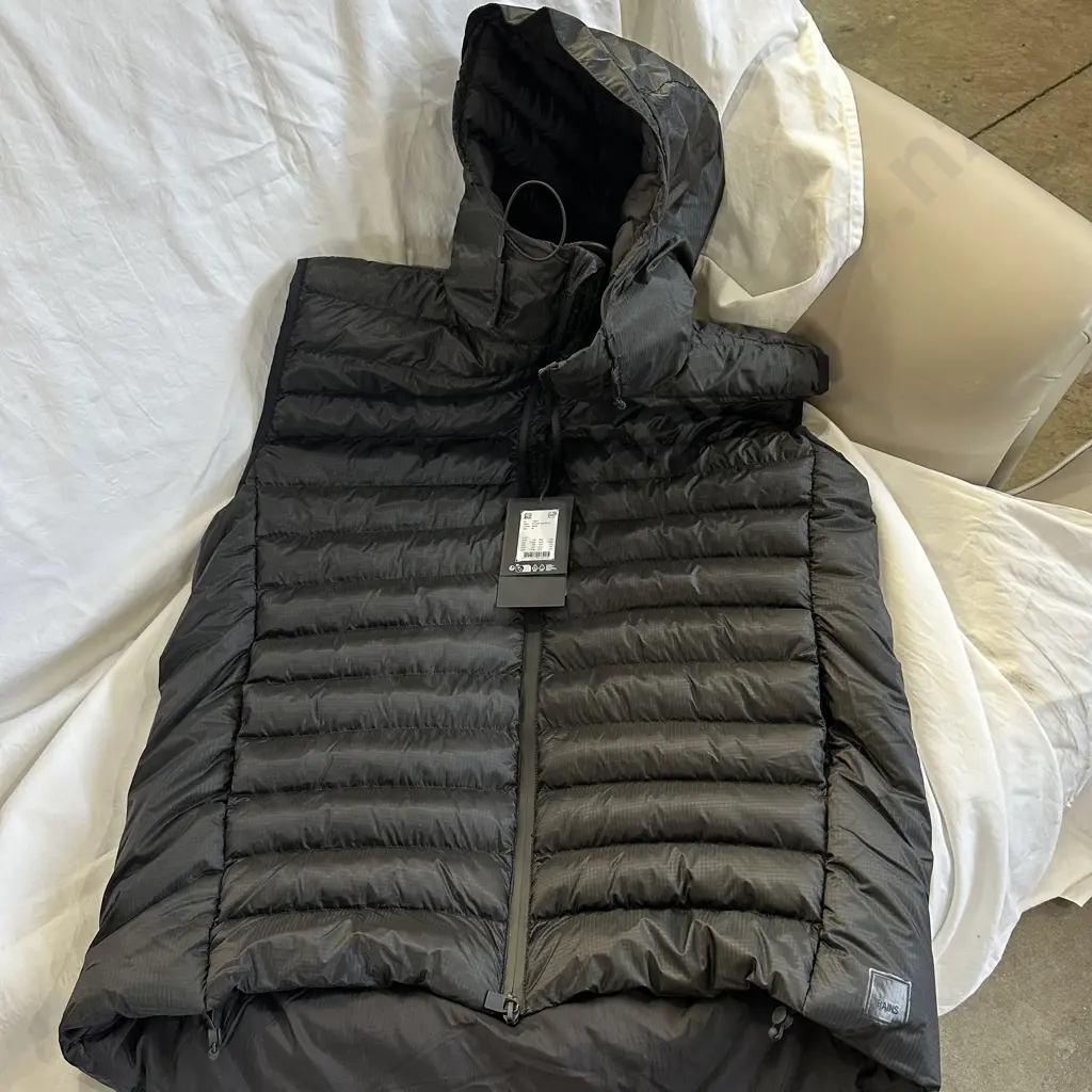 Rains kaunas vest XL/$399 Image 1++