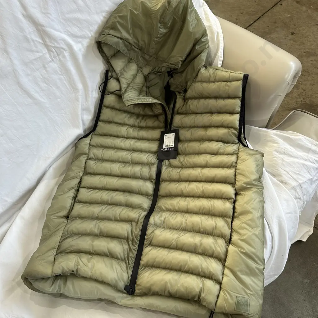Rains kaunas vest L/$399 Image 1++