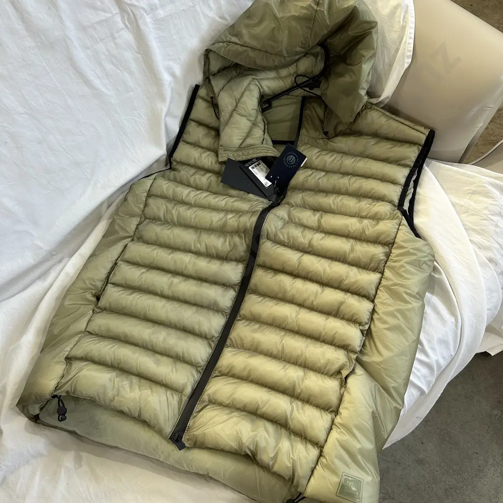Rains kaunas vest L/$399 Image 1++