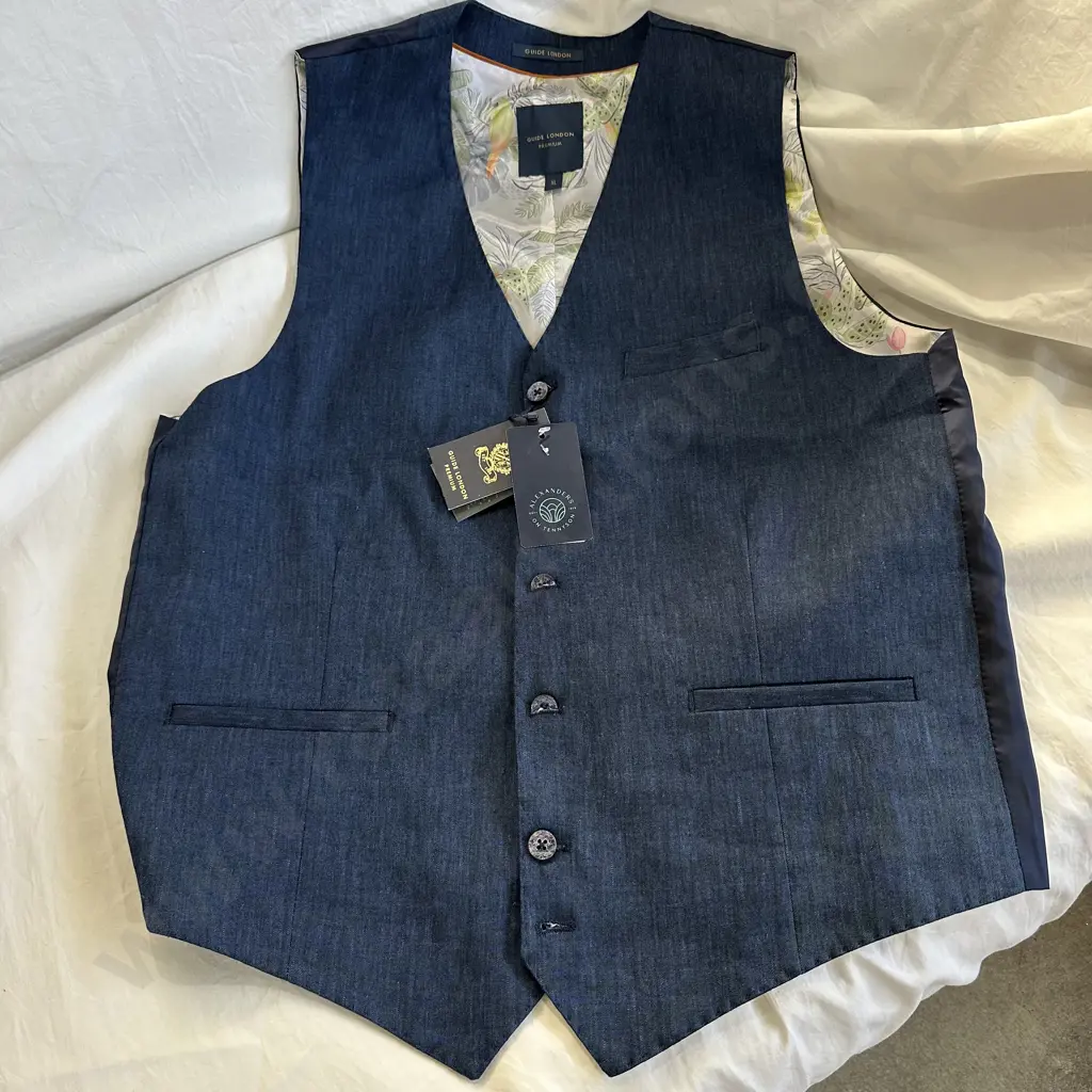 Guide London wastecoat XL/$229 Image 1++