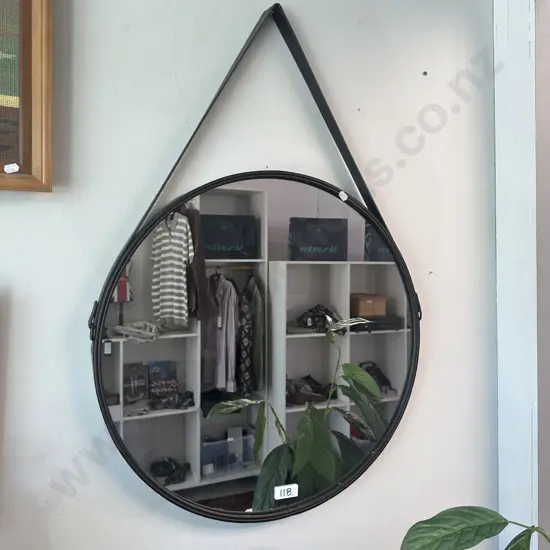 Round mirror