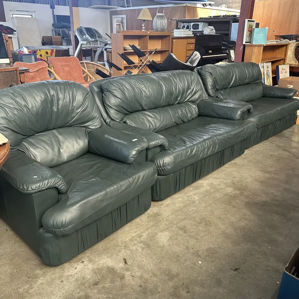 3pc leather Lounge suite Image 1++