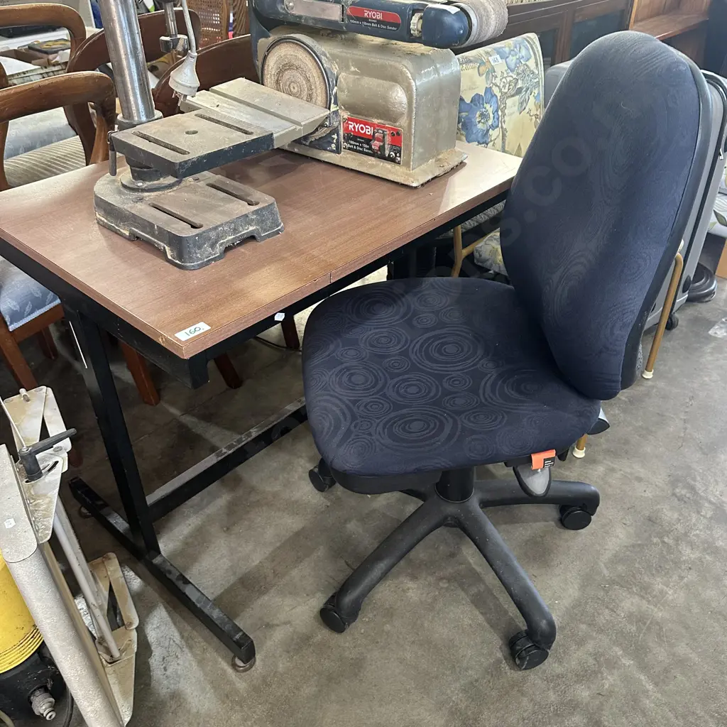 Office chair and desk Image 1++