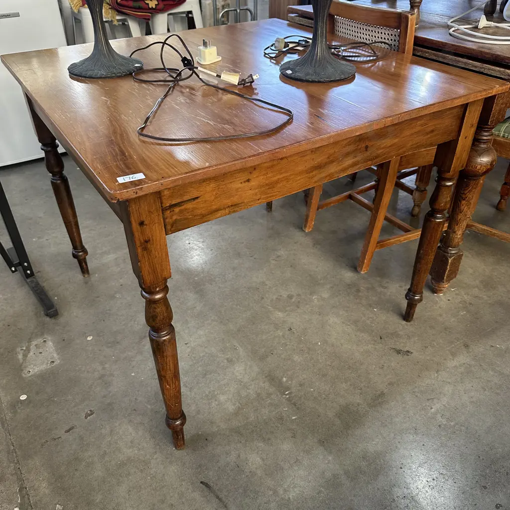 square Rimu table Image 1++