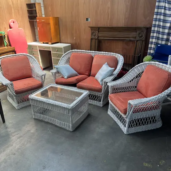 Very tidy wicker 3pc patio suite inc coffee table