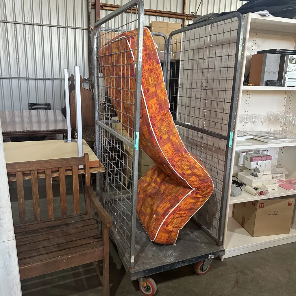 heavy duty caged rolling unit Image 1++