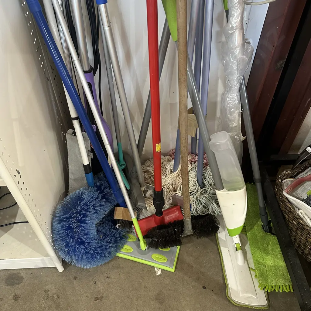 Large lot of cleaning mops, brushes, painting gear and lamps. (2pics) Image 1++