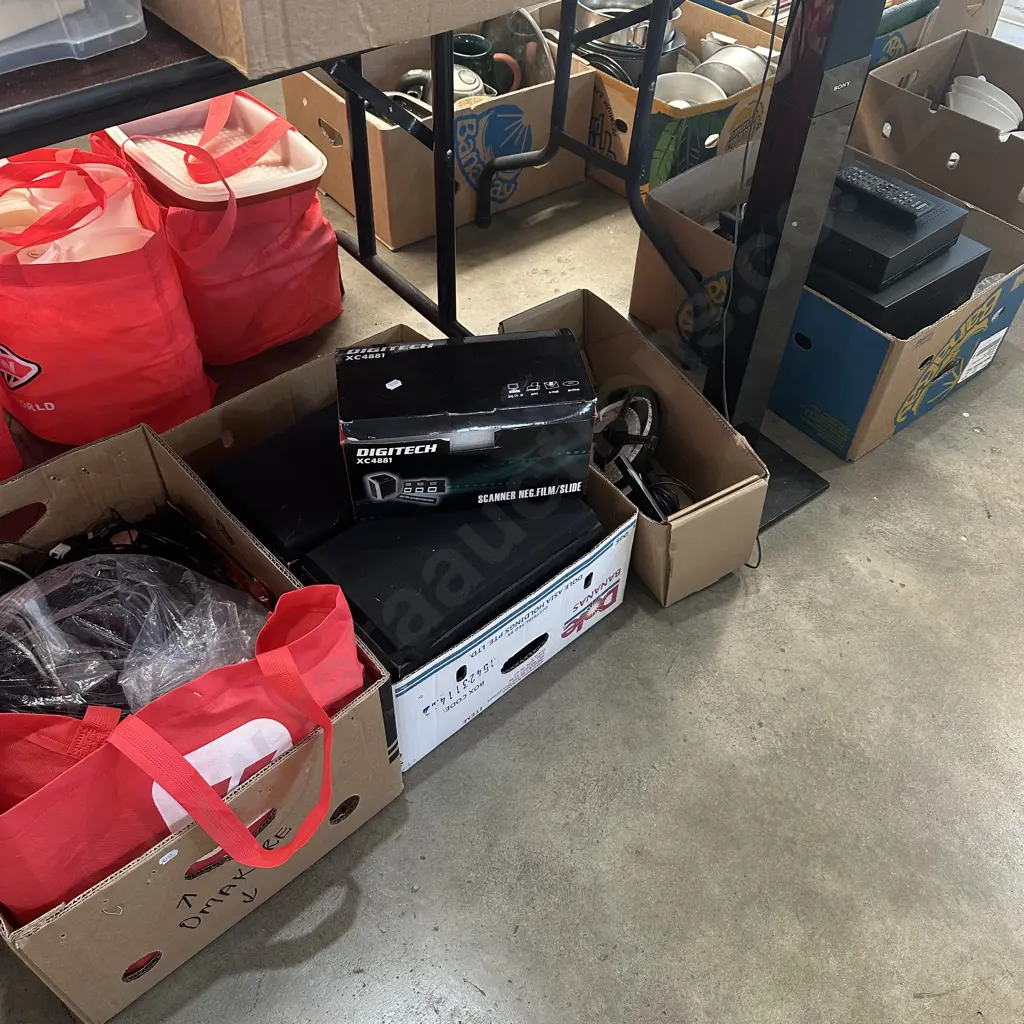 Large lot of speakers and leads etc. Image 1++