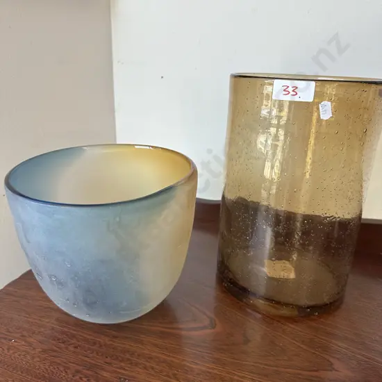 2 glass vases