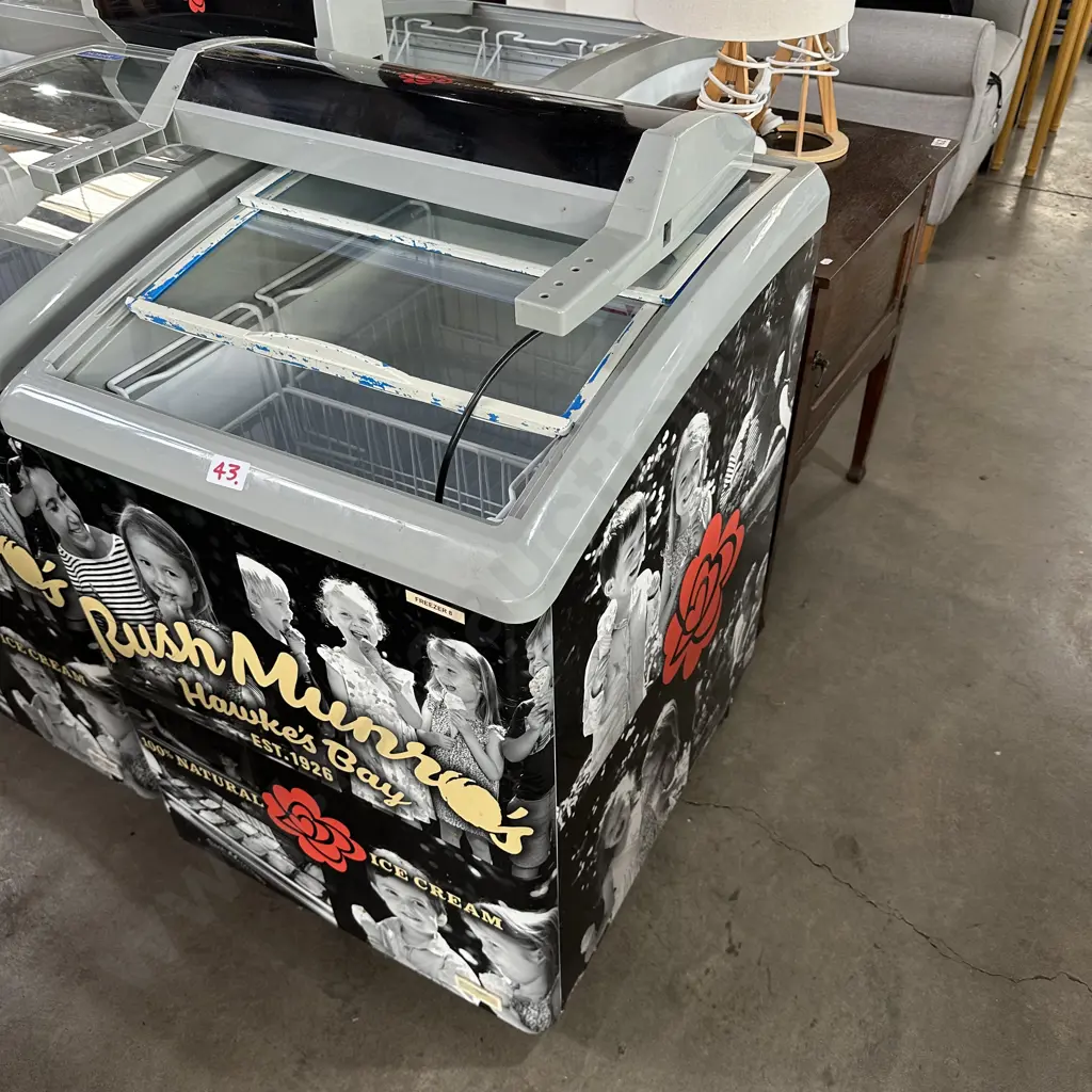 Small ice cream freezer (older sliding glass and panel display different size) Image 1++