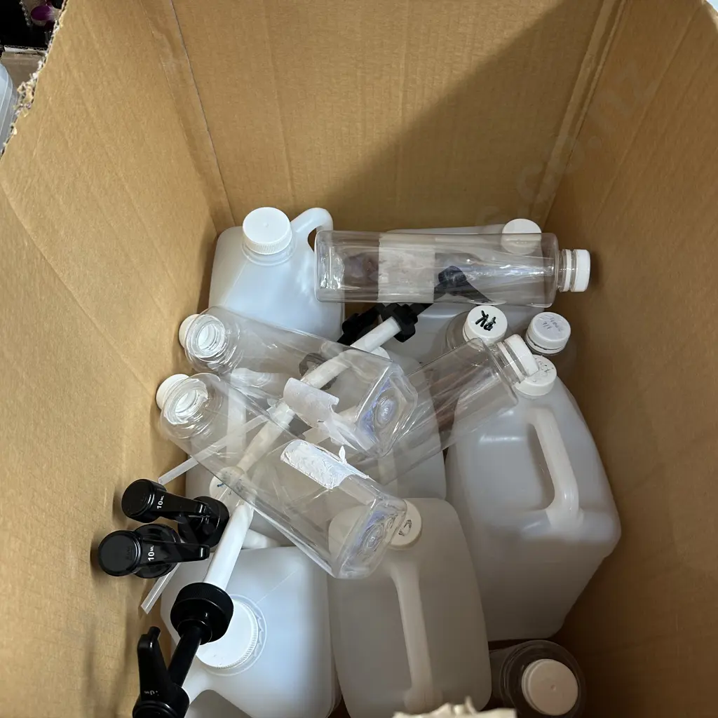 Box of containers and bottles/dispensers Image 1++