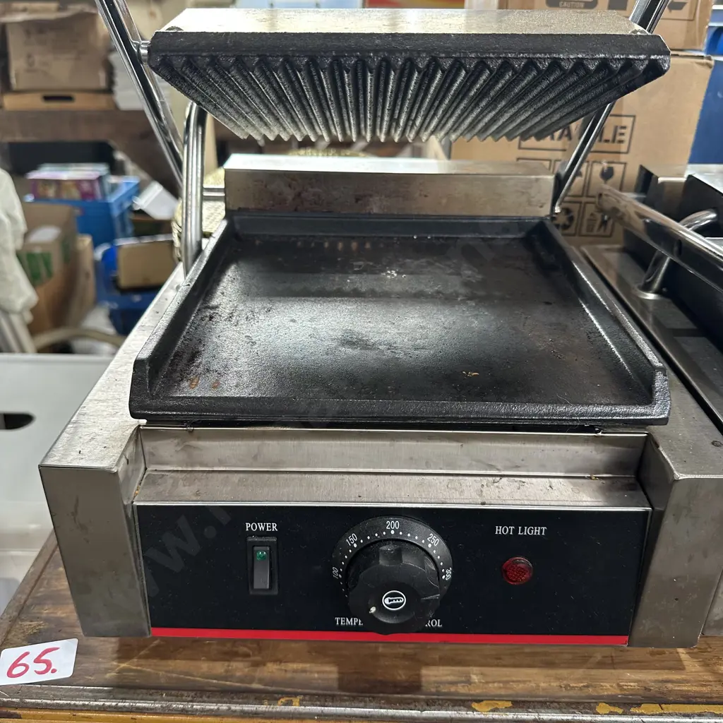 Hot Grill sandwich press Image 1++