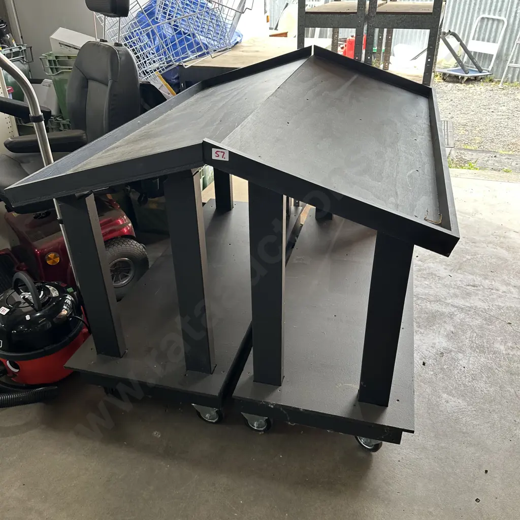 Two piece rolling display shelf Image 1++