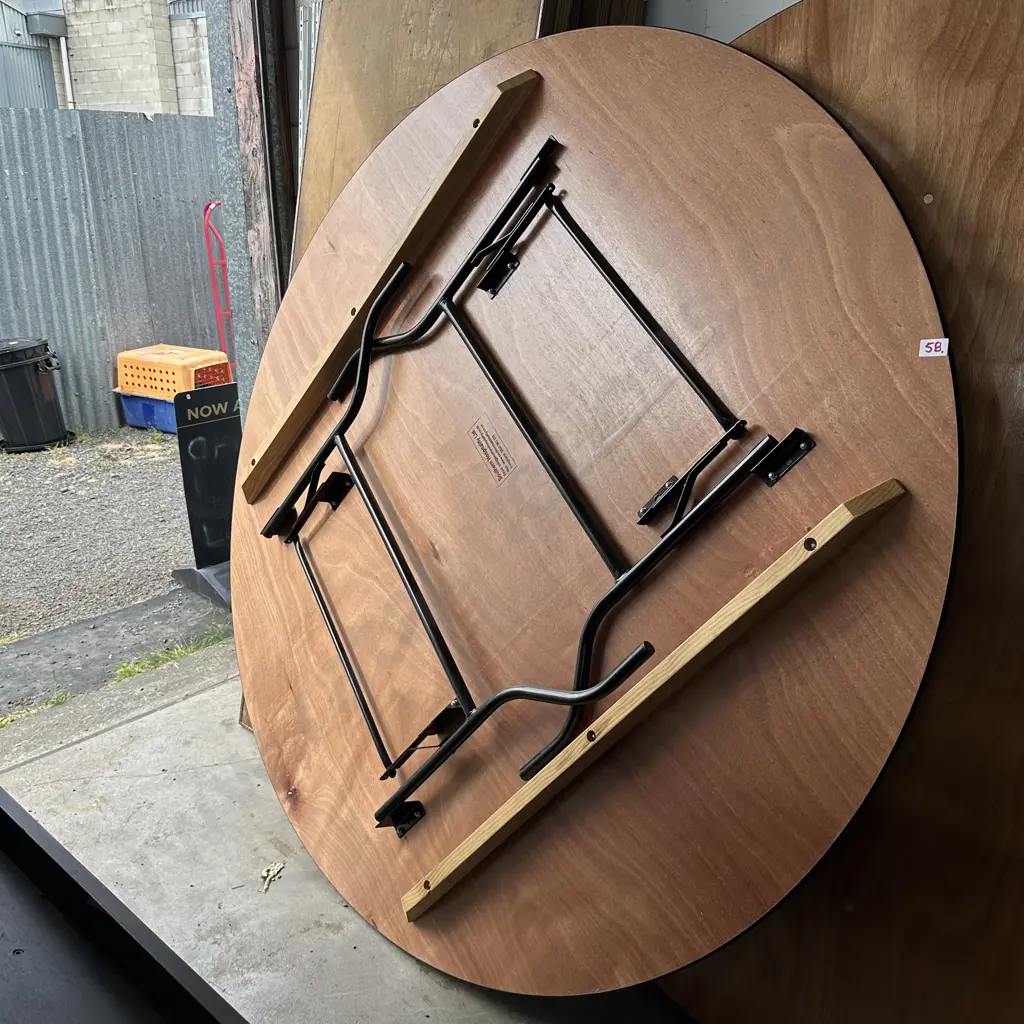 Large round trestle table 1830mm diameter Image 1++