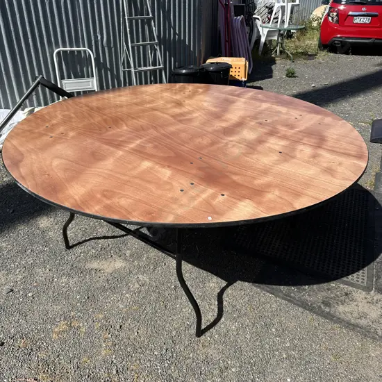 Large round trestle table 1830mm diameter