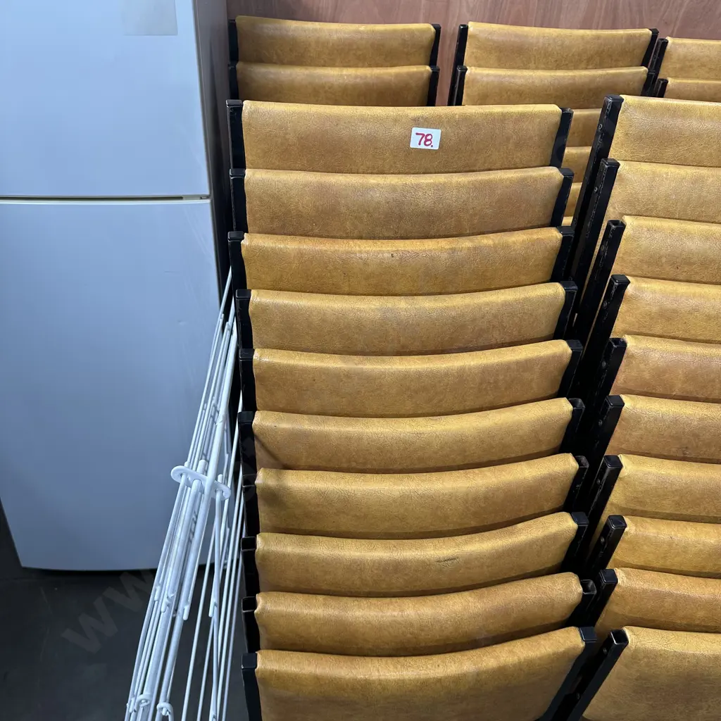 Set of 20 stackable chairs Image 1++