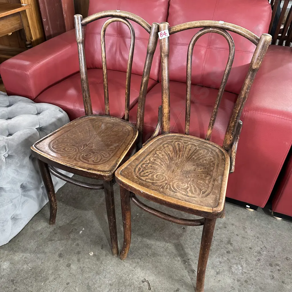 Pair of chairs Image 1++
