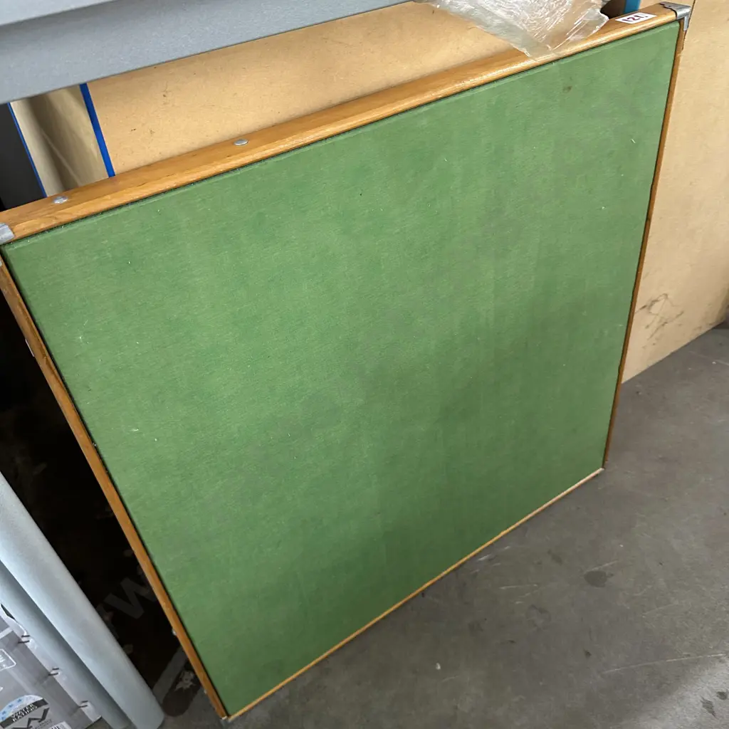 Good condition card table Image 1++