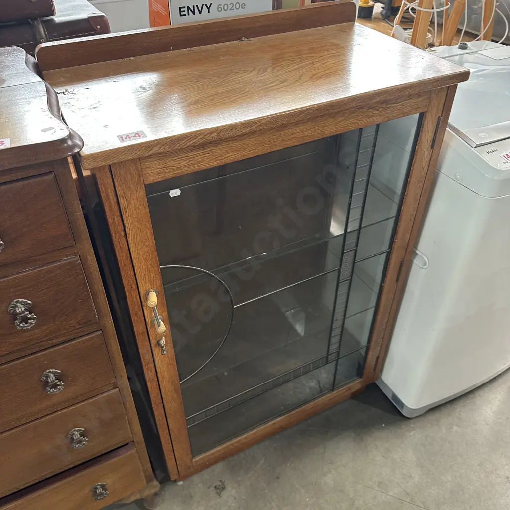 Oak display case Image 1++