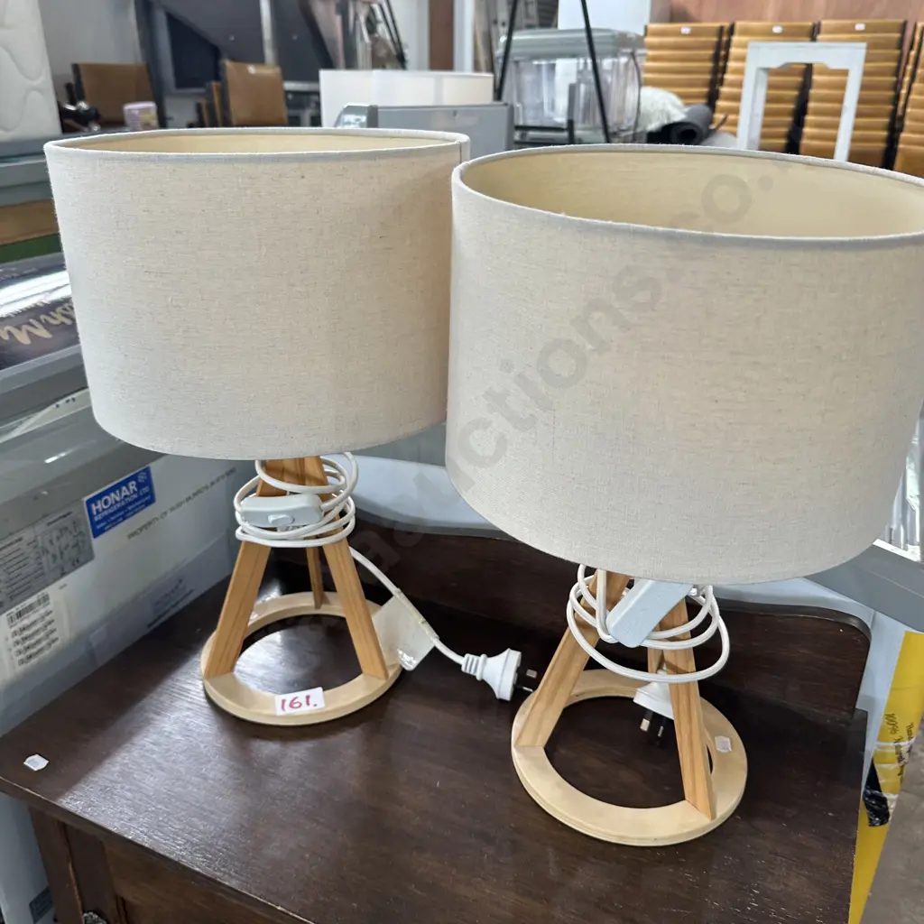 Pair of lamps Image 1++