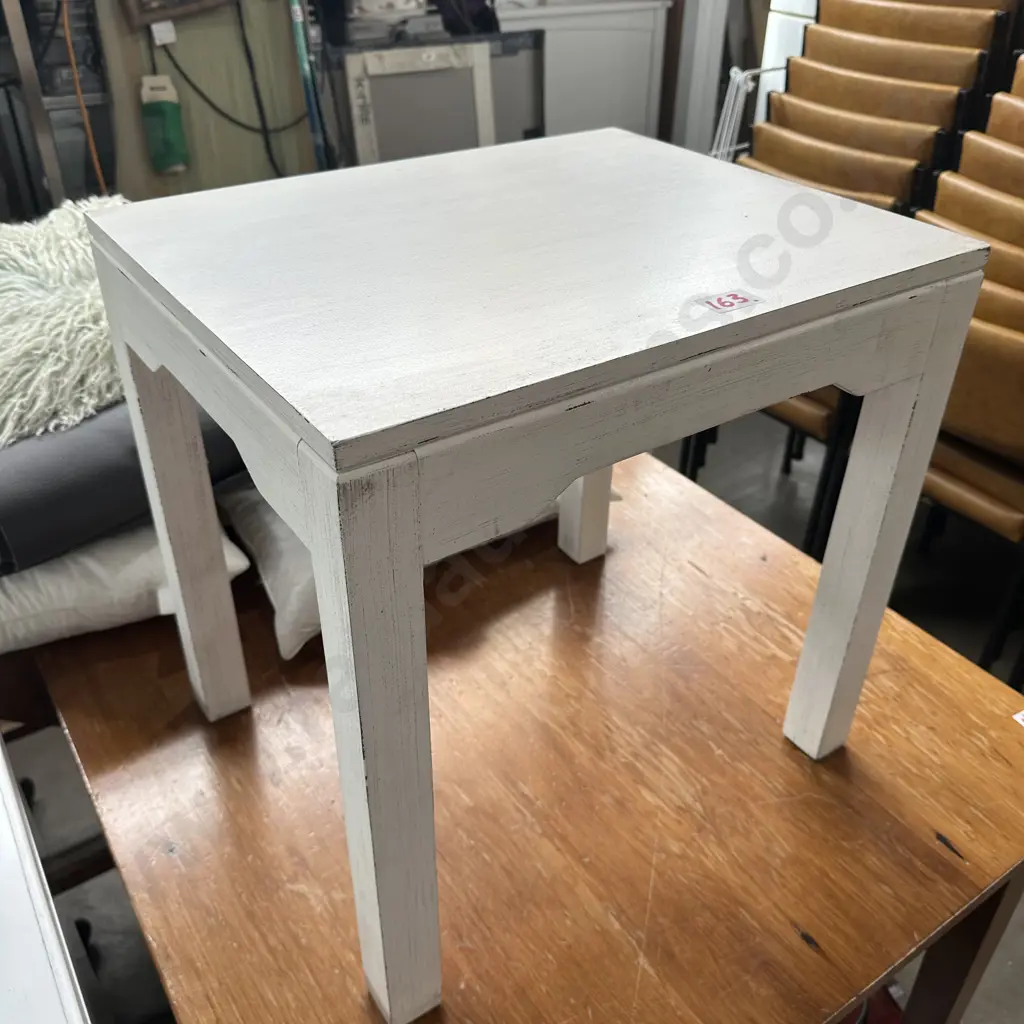 Side table Image 1++