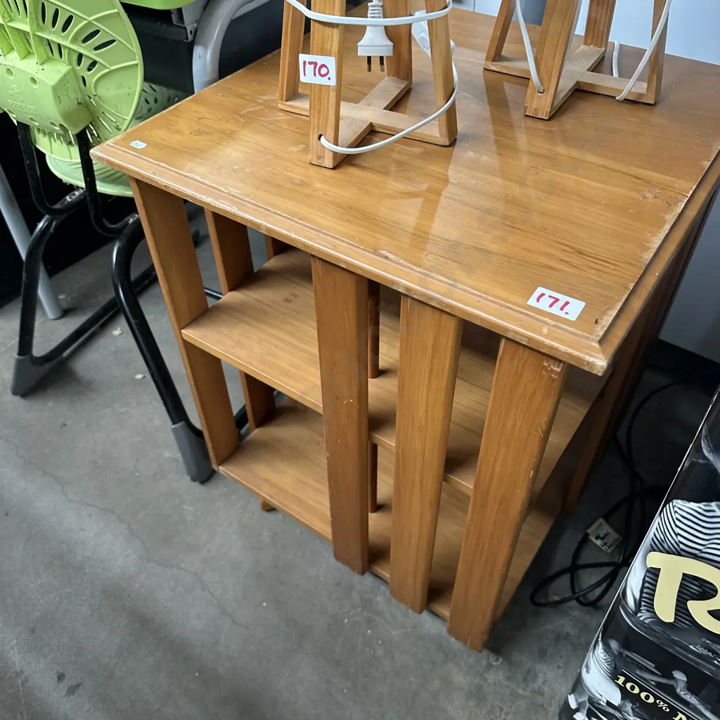 Side table Image 1++