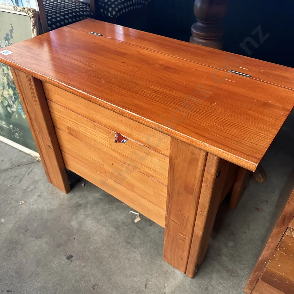 Pine storage box Image 1++