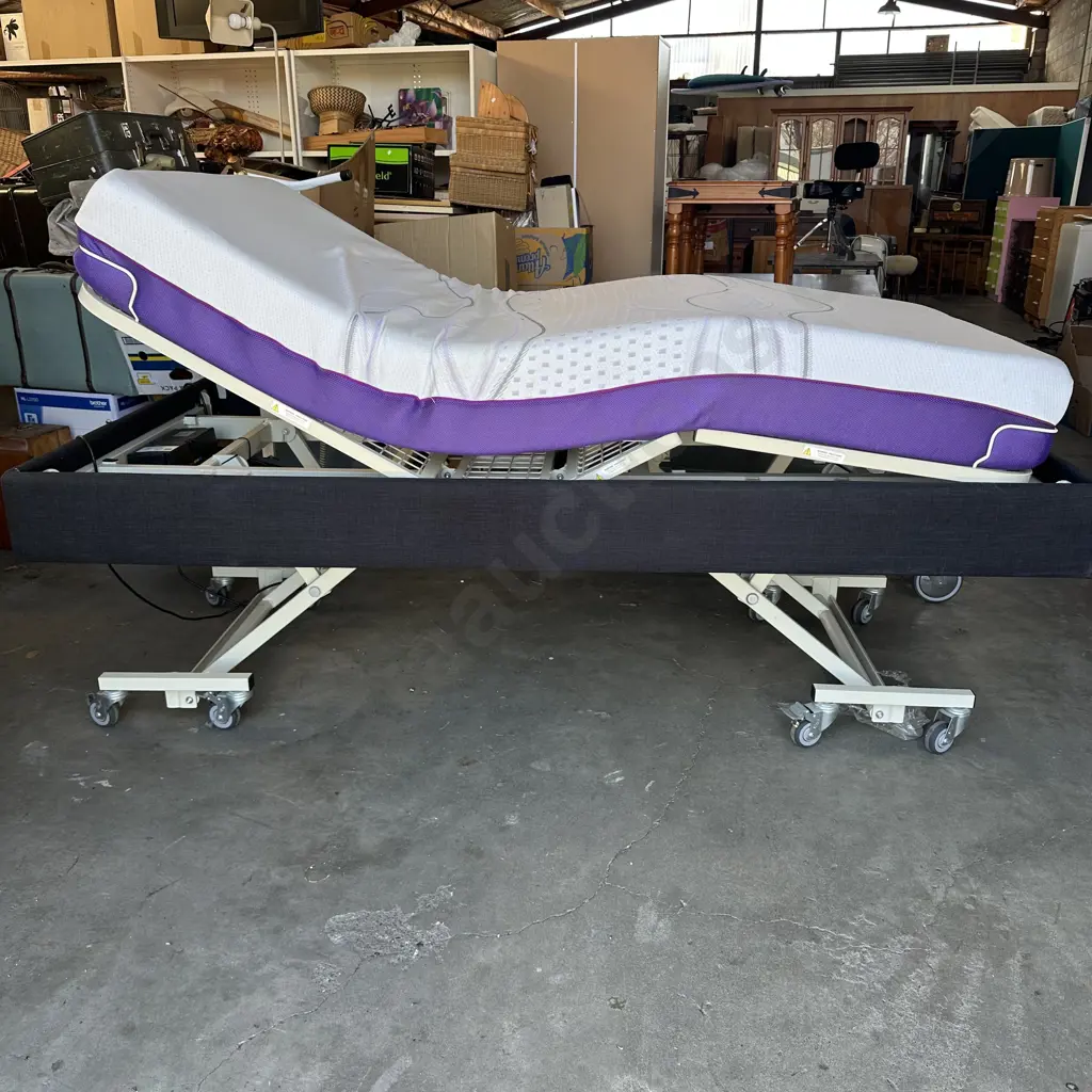 Expensive I-Care bed fully mobile Image 1++