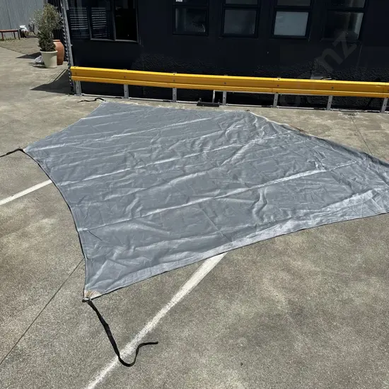 approx 6m x 4.3m shade sail plus stainless D bolts (no tears)