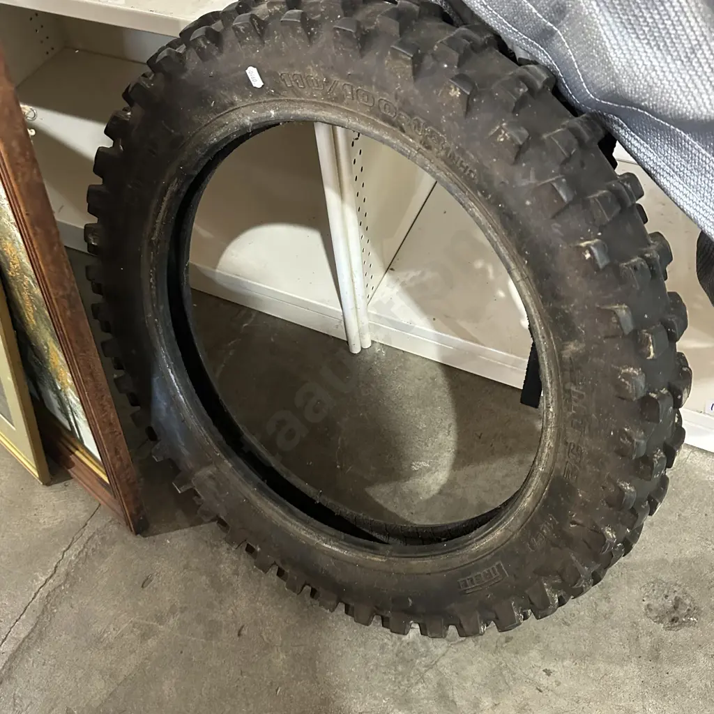 Pirelli knobbly 110/100 18 Image 1++