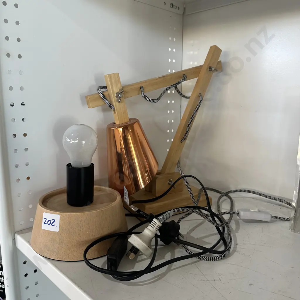 2 lamps Image 1++