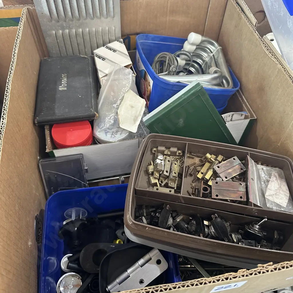 Box of hardware etc Image 1++