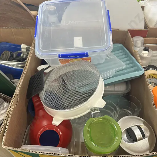 Box of assorted items inc Sistema