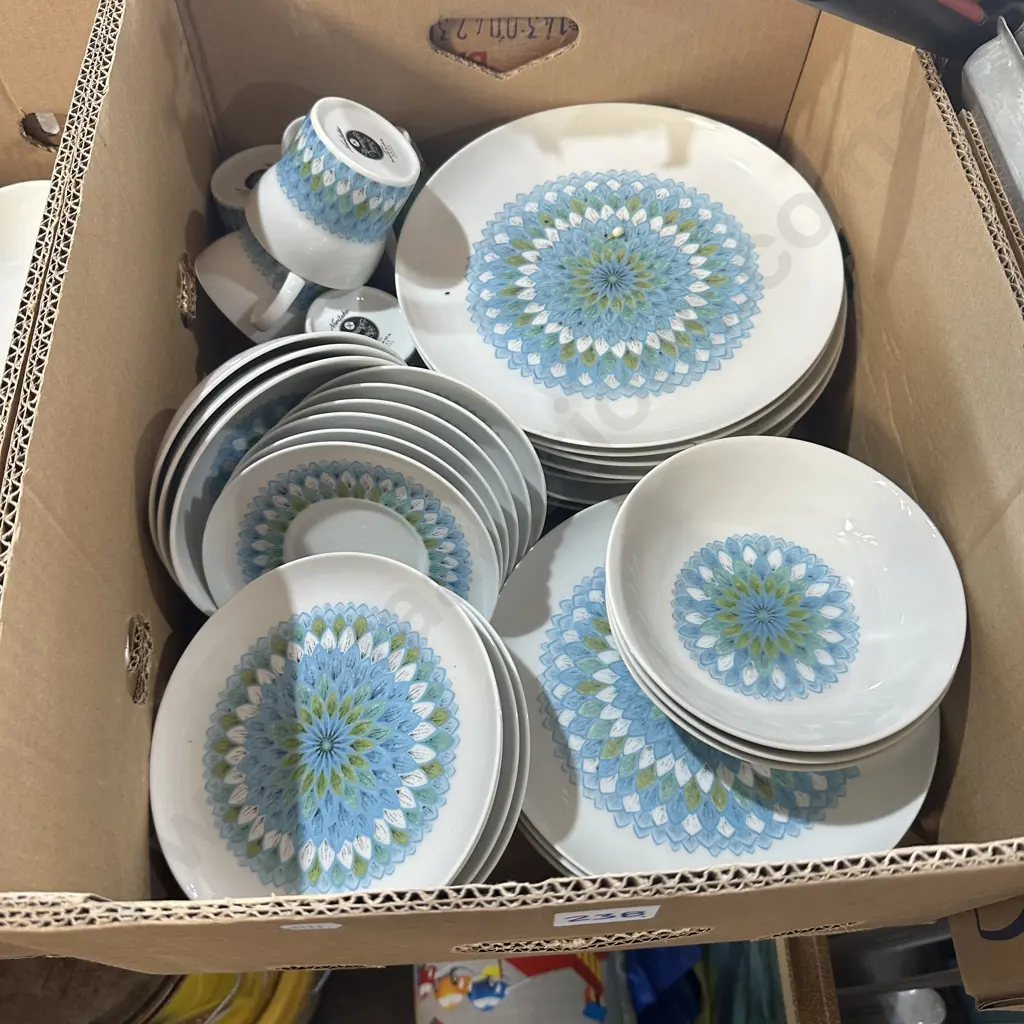 Noritake dinner set. Image 1++