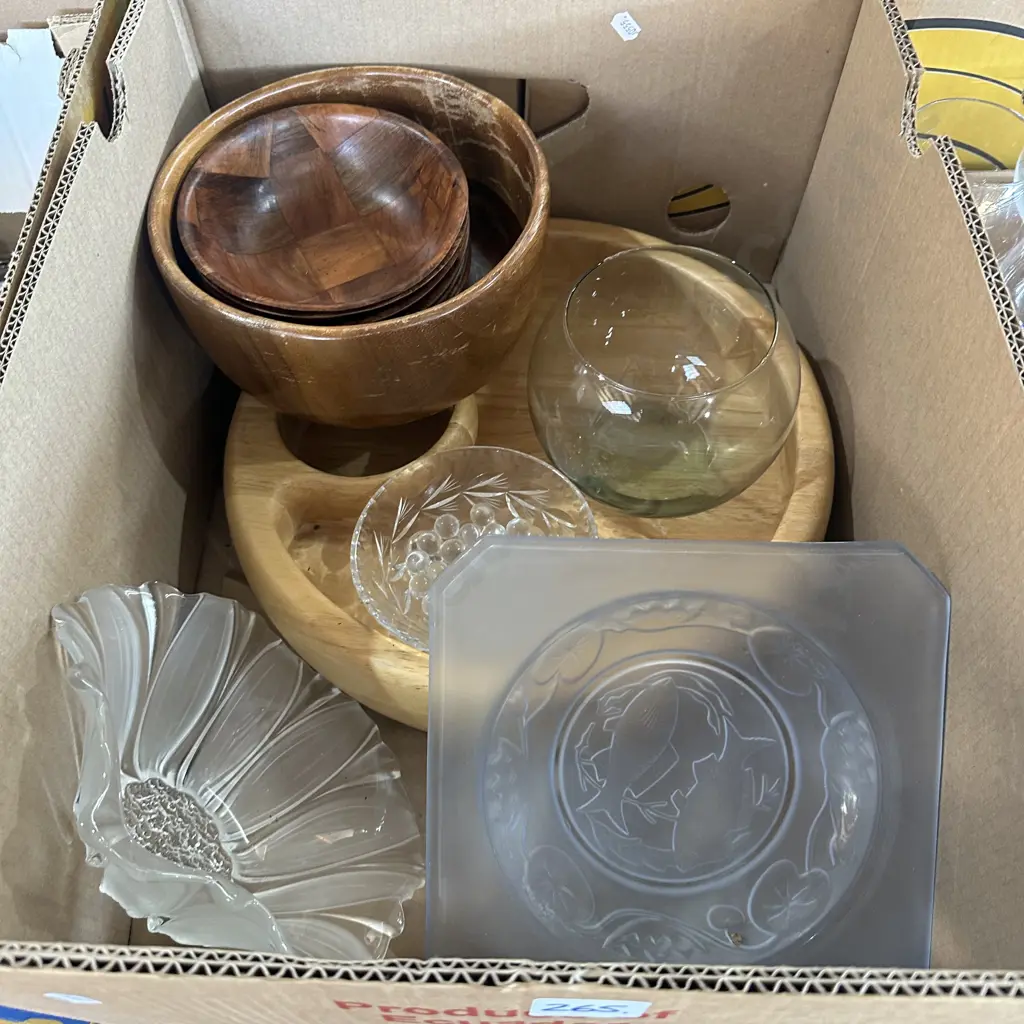 Box lot bowls and nibble dish etc. Image 1++