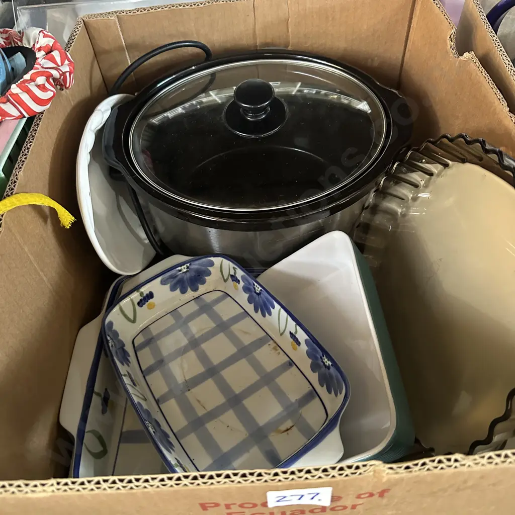 Slow cooker, baking dishes and plate etc. Image 1++
