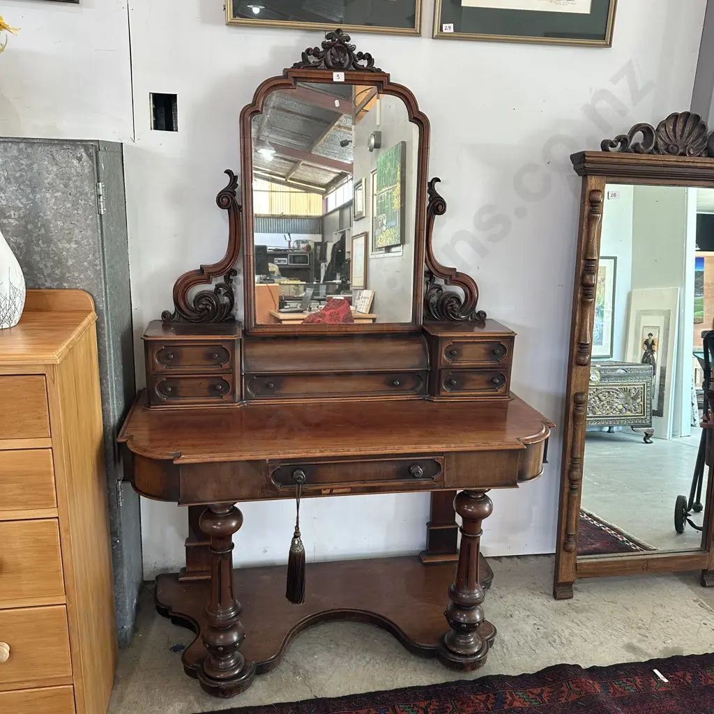 antique dressing table Image 1++