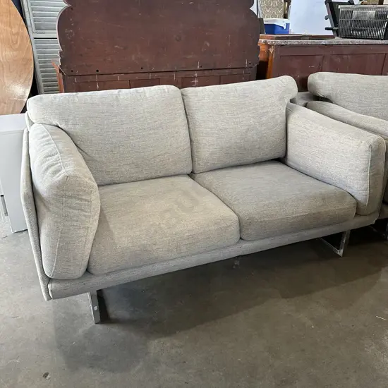 2pc woolen lounge suite (2 photos)