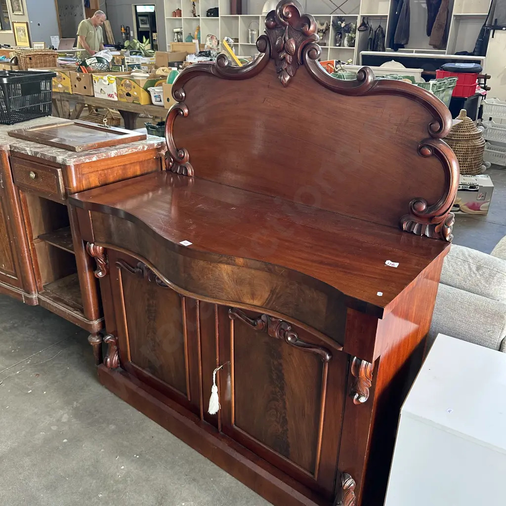 Antique chiffonier Image 1++
