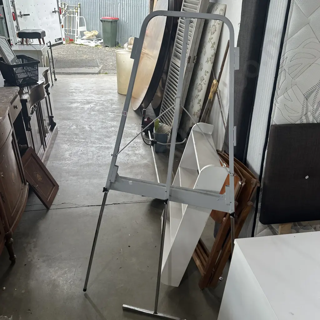 stand for white board Image 1++