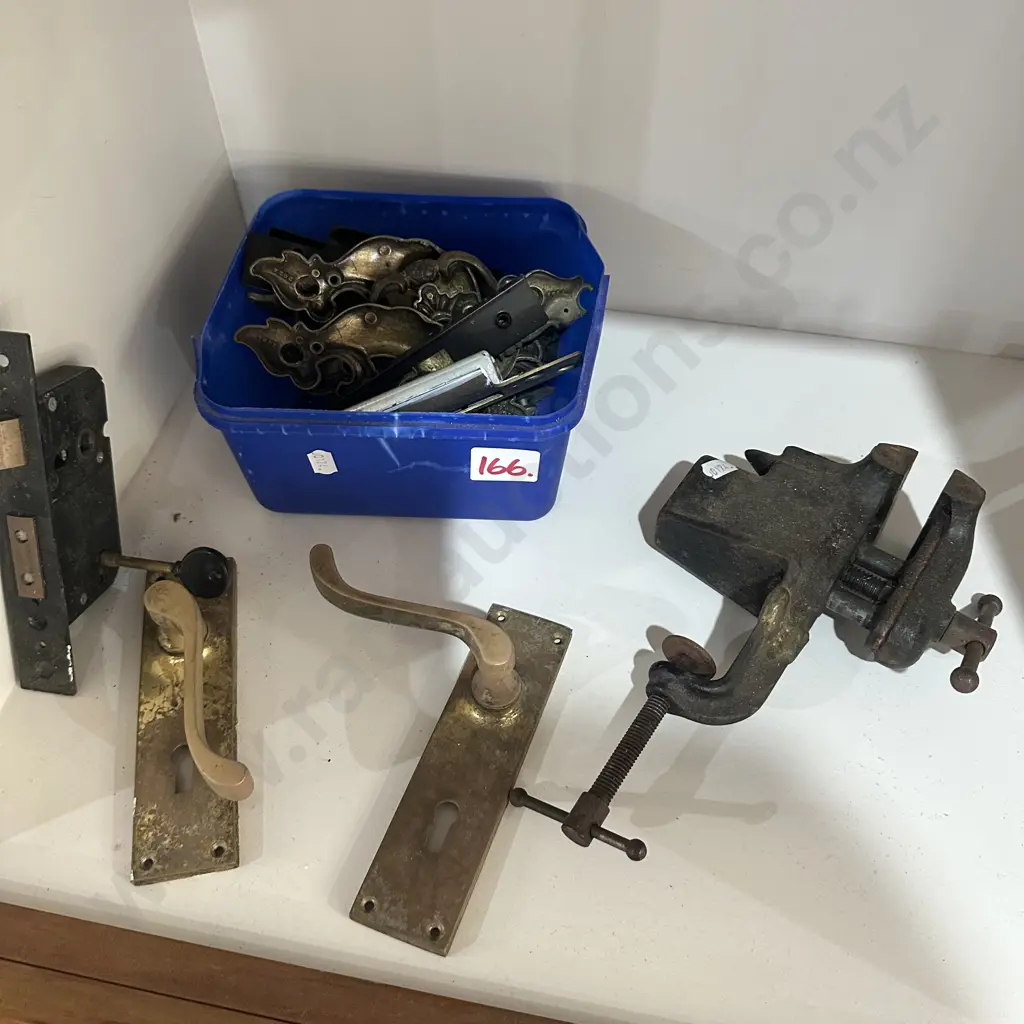 Mini vice and door handle hardware Image 1++